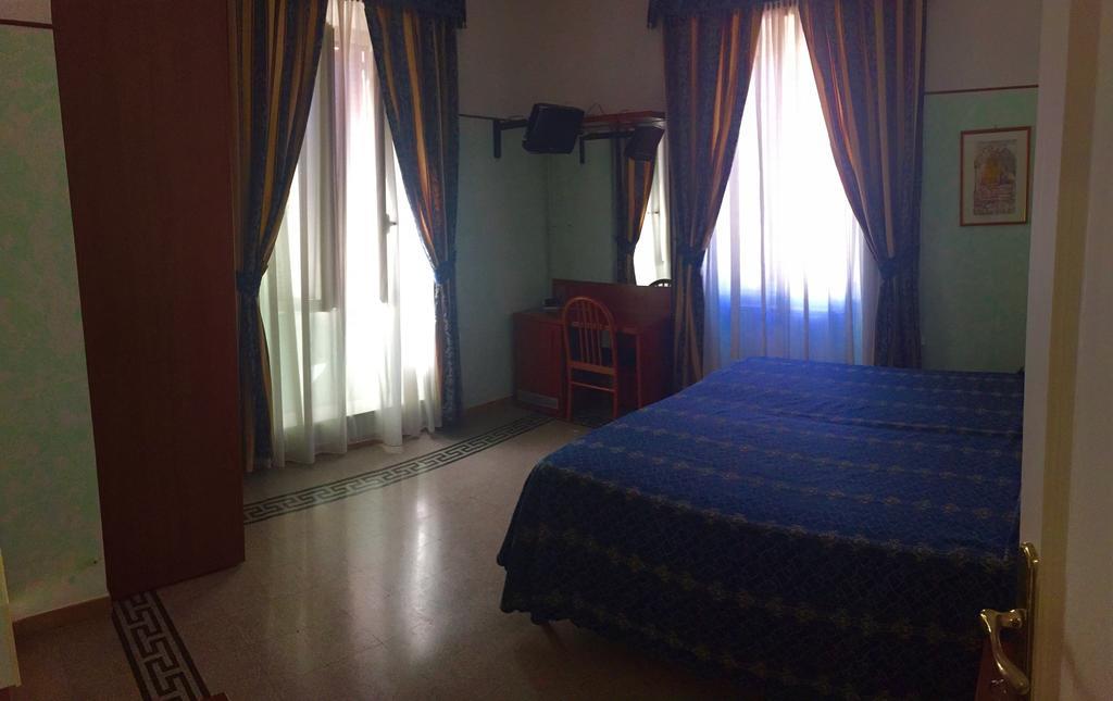 Hotel Miramare Ladispoli Camera foto