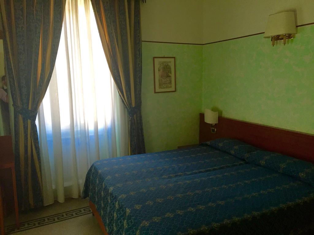 Hotel Miramare Ladispoli Camera foto