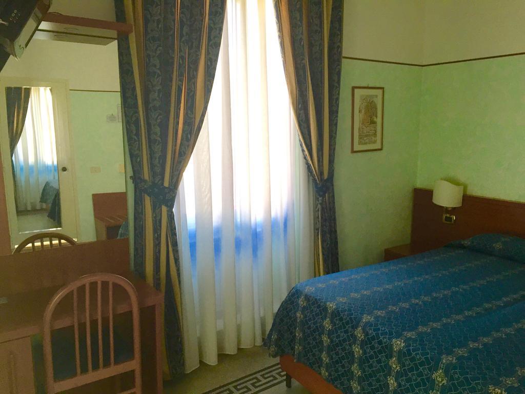 Hotel Miramare Ladispoli Camera foto