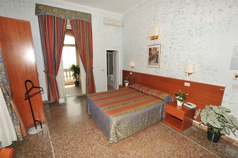 Hotel Miramare Ladispoli Esterno foto