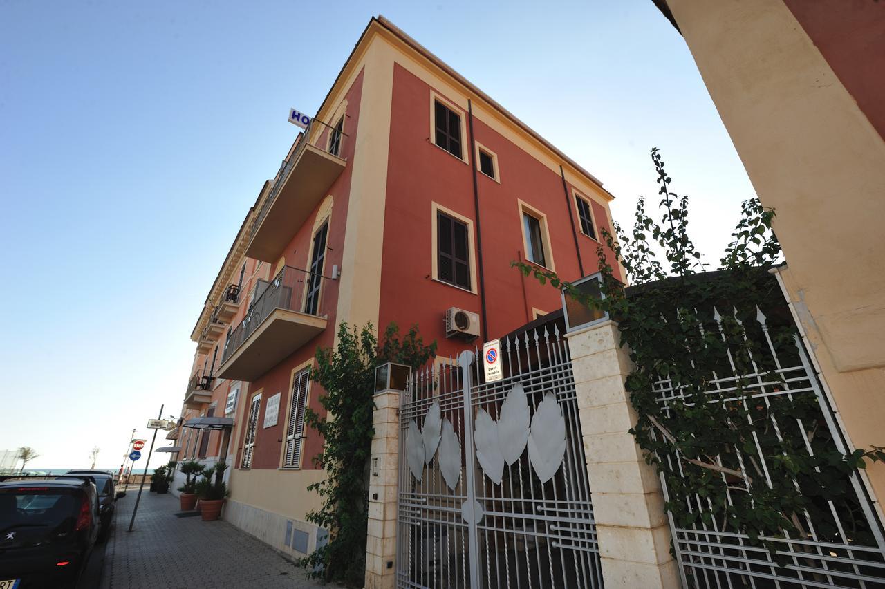 Hotel Miramare Ladispoli Esterno foto
